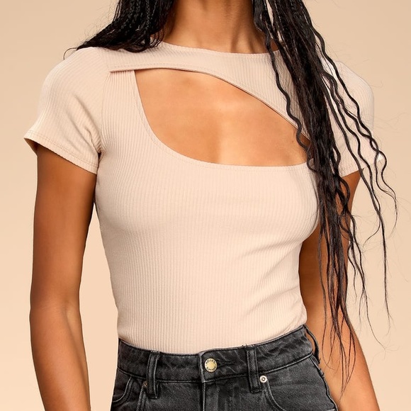 NEW Beige Ribbed Short Sleeve Cutout Bodysuit - Picture 3 of 6